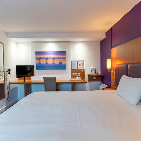 Tyger Inn Дарби Екстериор снимка