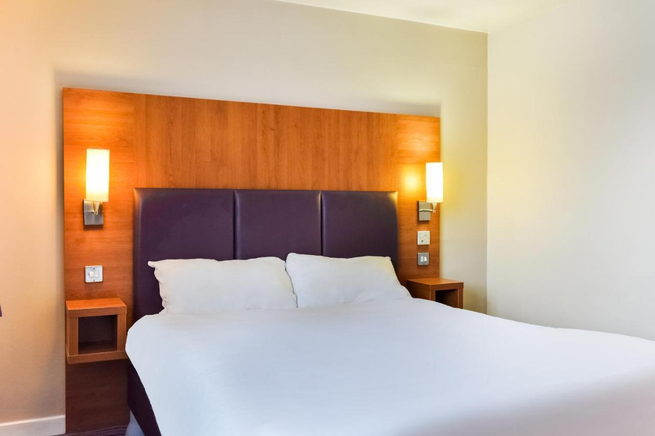 Tyger Inn Дарби Екстериор снимка
