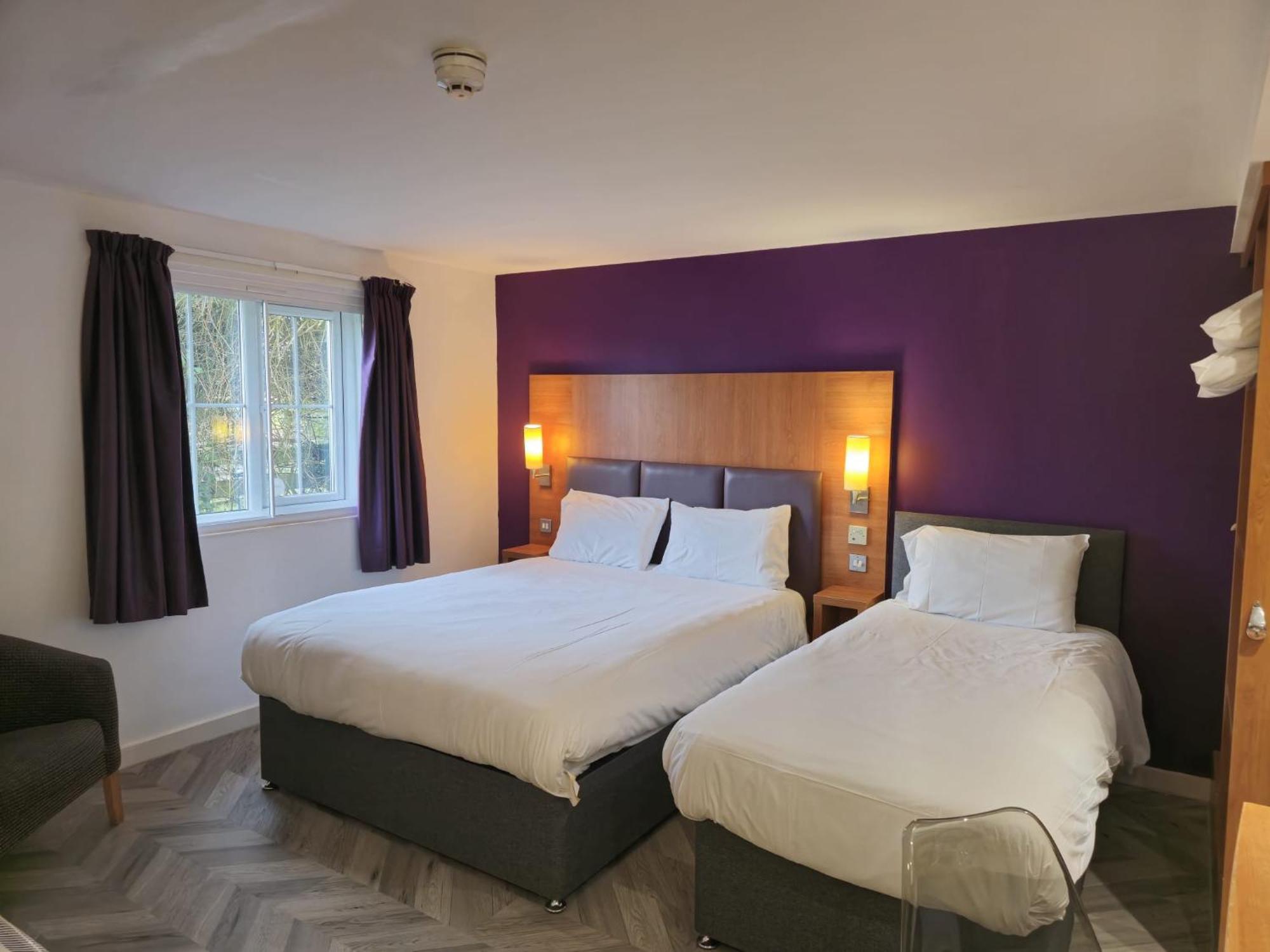 Tyger Inn Дарби Екстериор снимка