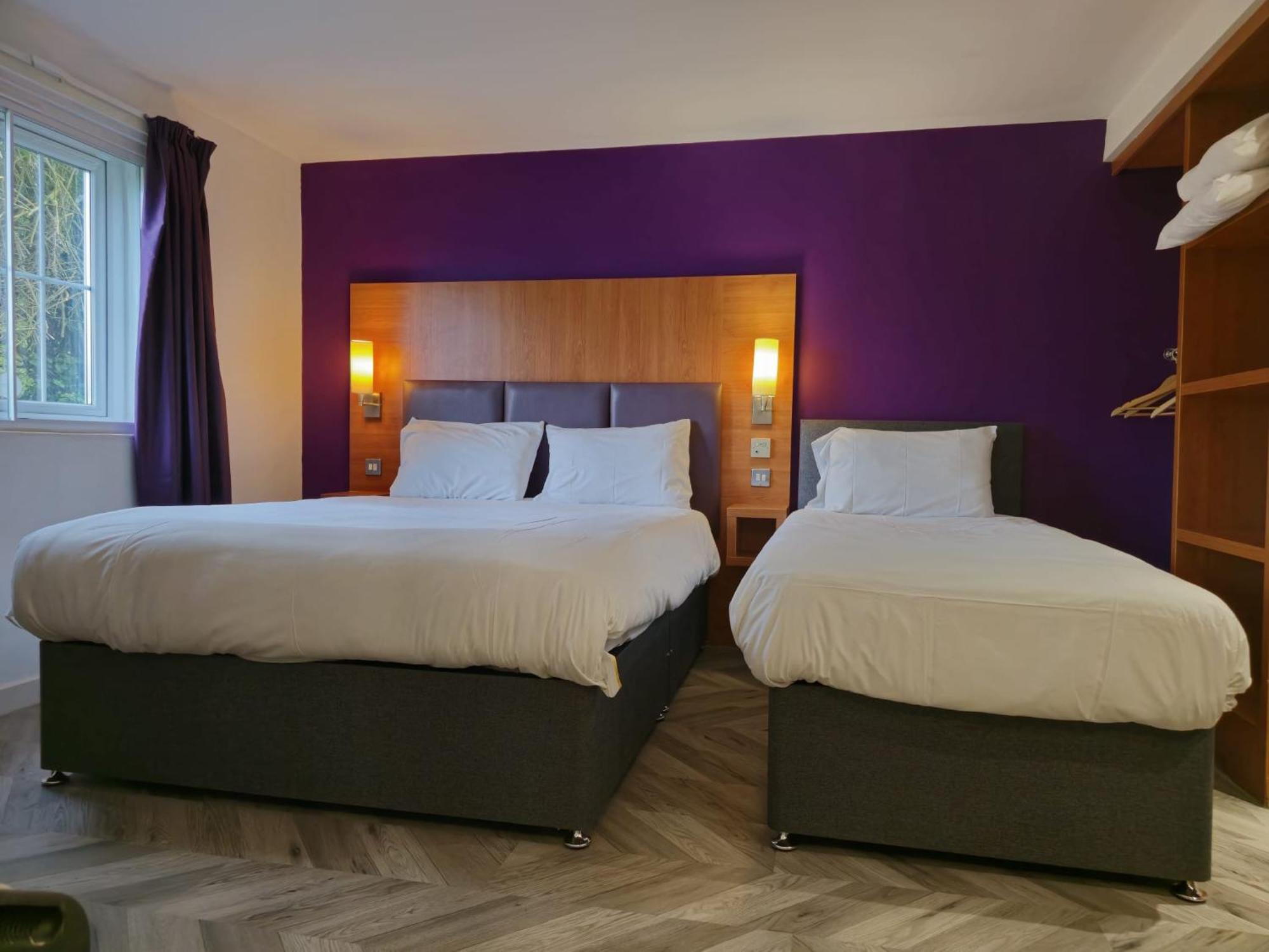 Tyger Inn Дарби Екстериор снимка