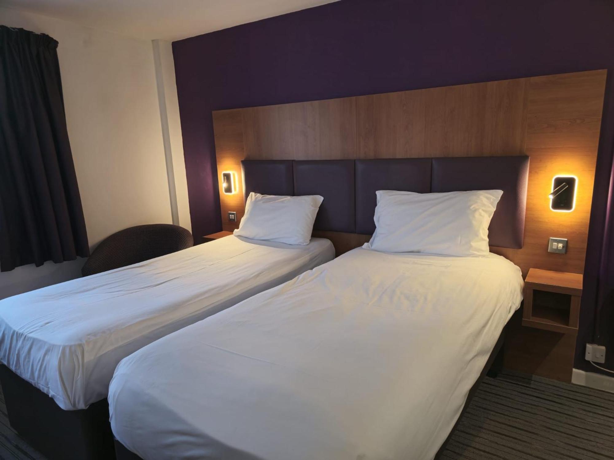 Tyger Inn Дарби Екстериор снимка