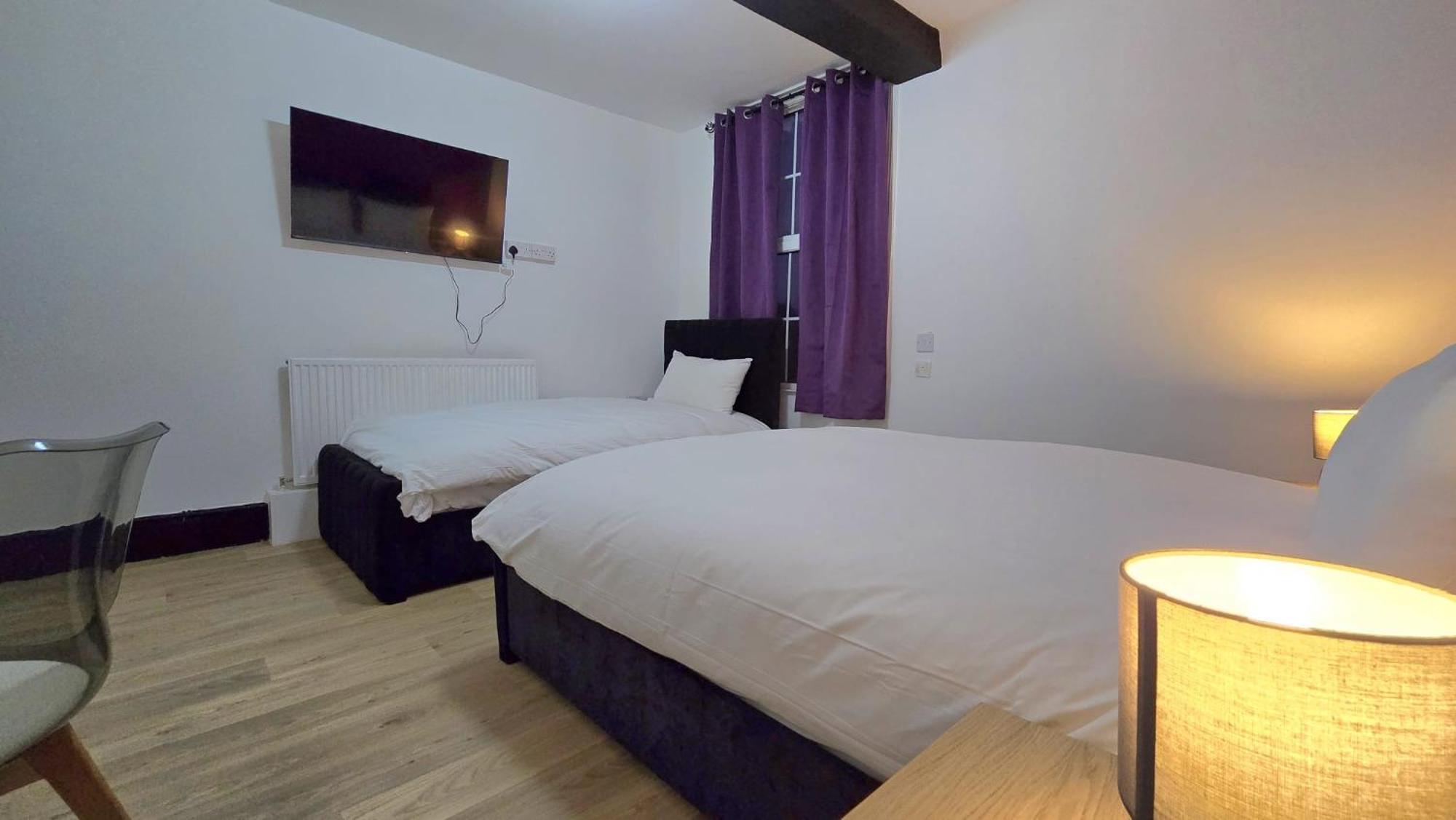 Tyger Inn Дарби Екстериор снимка