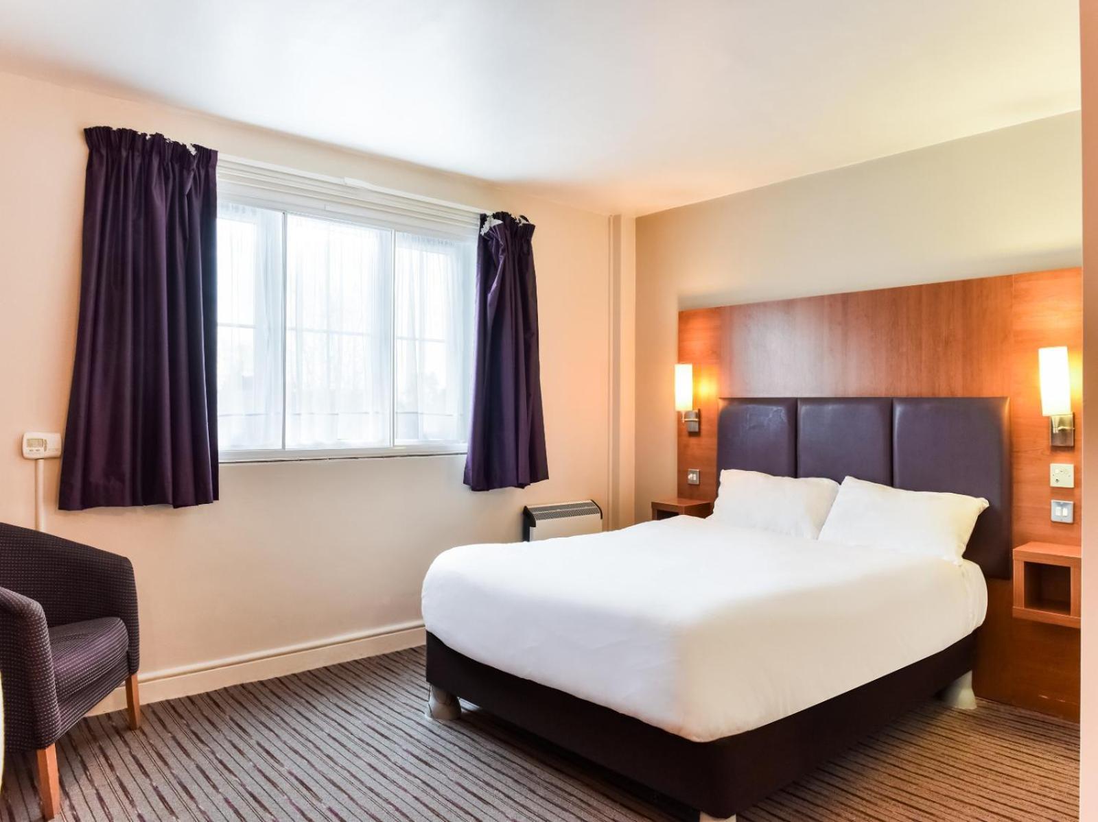 Tyger Inn Дарби Екстериор снимка