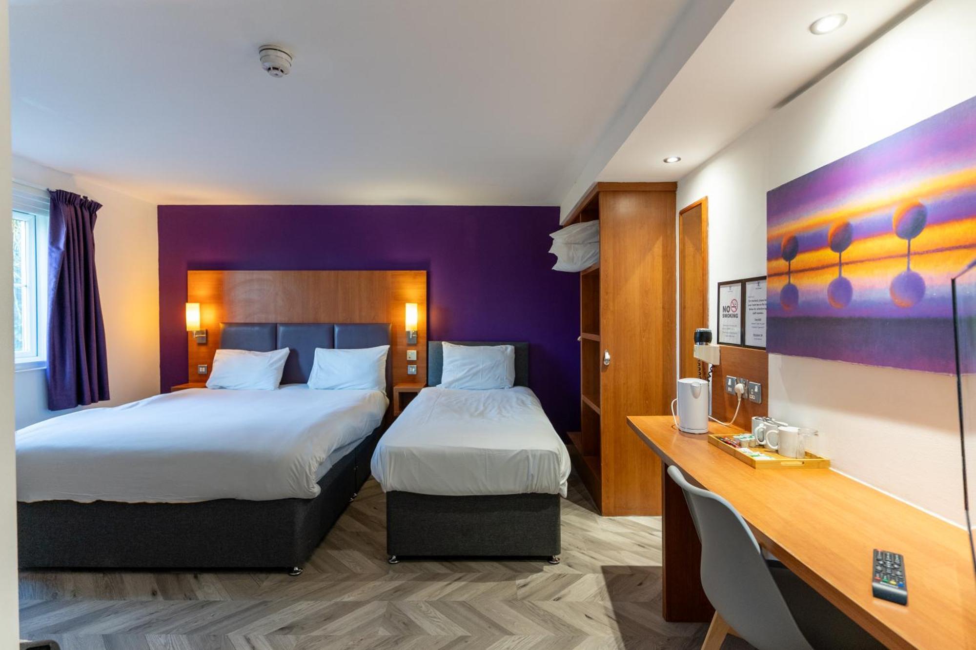 Tyger Inn Дарби Екстериор снимка