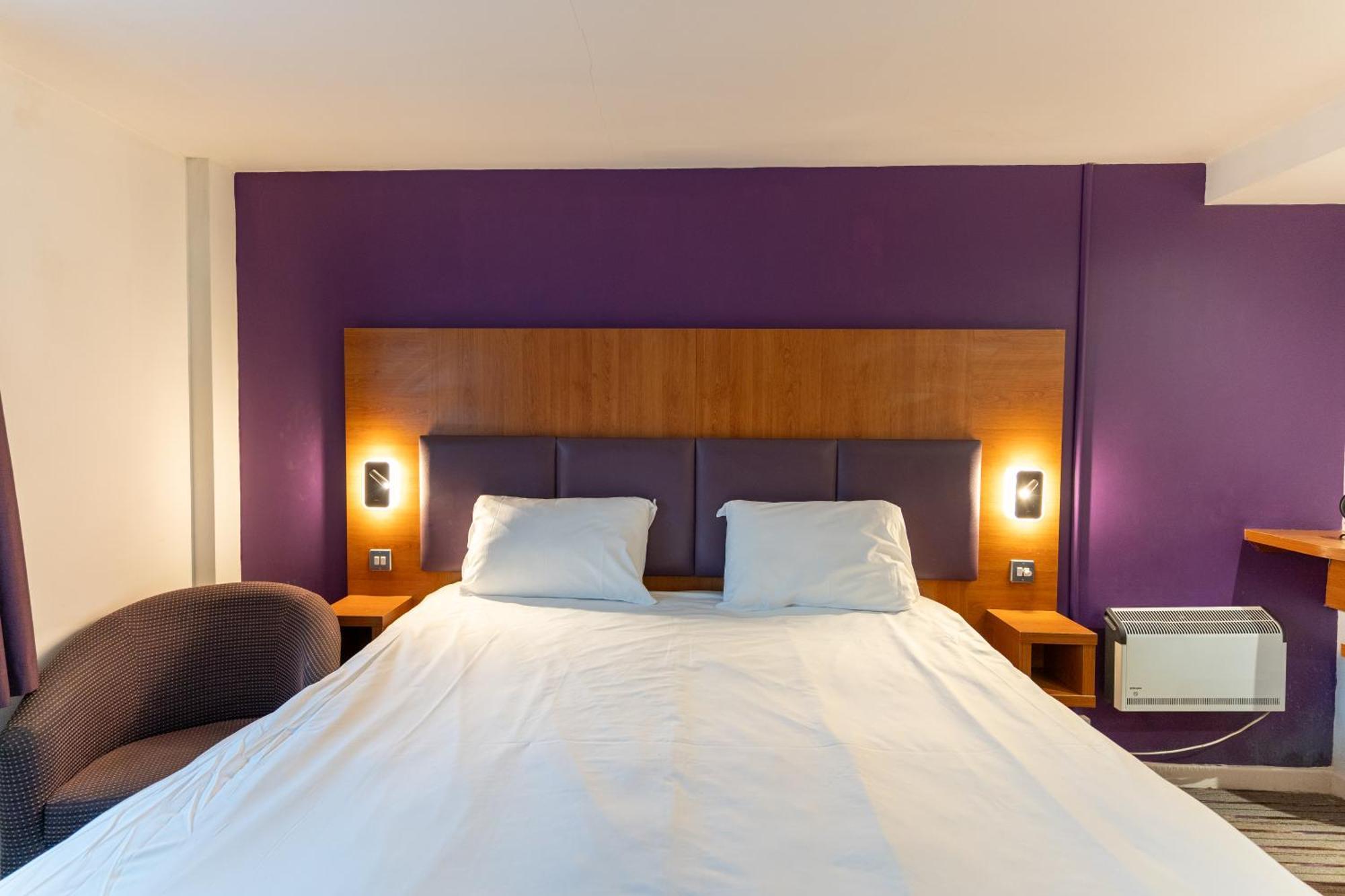 Tyger Inn Дарби Екстериор снимка