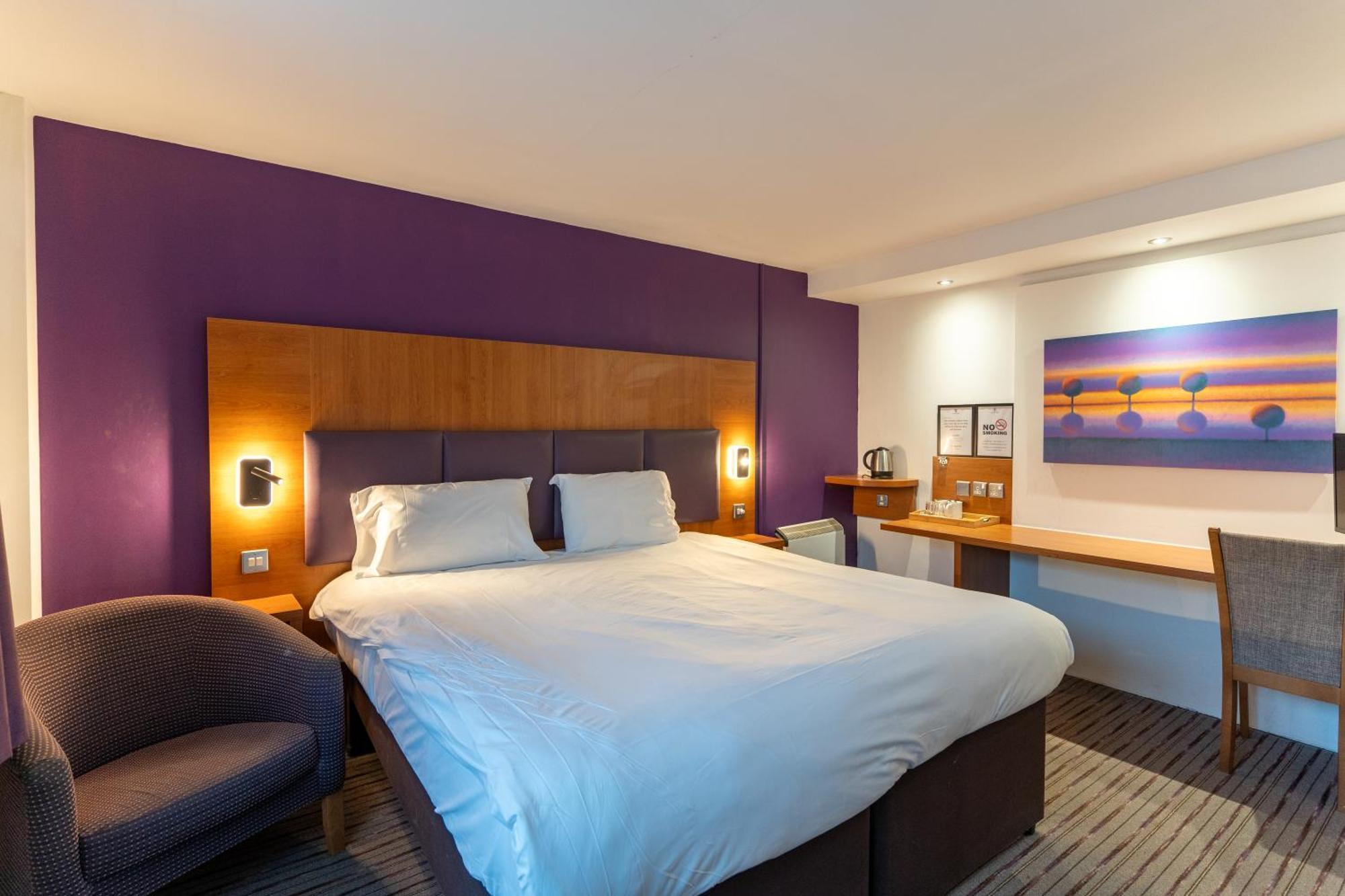 Tyger Inn Дарби Екстериор снимка